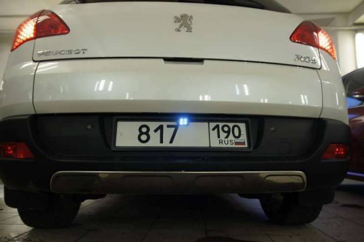 Камера заднего вида в рамке номерного знака AVIS AVS388CPR с LED подсветкой